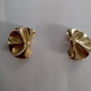 Les Bernard goldtone 1980's clip earrings
