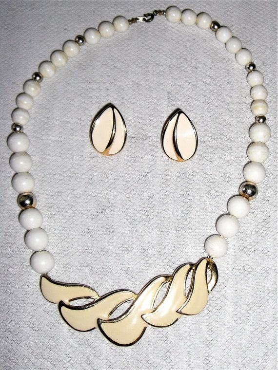 1970's-80's  NAPIER  2 piece NECKLACE & EARRING Se