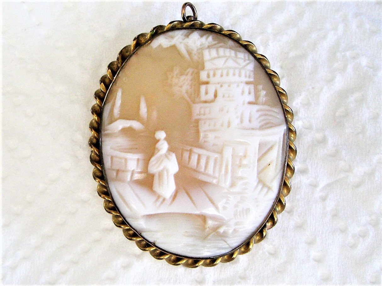 Large Vintage Shell Cameo Brooch Pendant 14K Gold