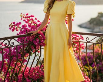 Vestido amarillo largo hasta la rodilla con mangas cortas abullonadas – Vestido de invitada de boda