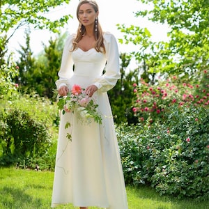 Elopement Dress with Voluminous Sleeves and Structured Bodice – Perfect for Bridal and Special Occasions