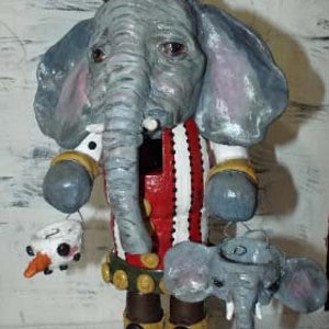 Folk Art Original One of a Kind Santa Elephant NutCracker Character Art immagine 3