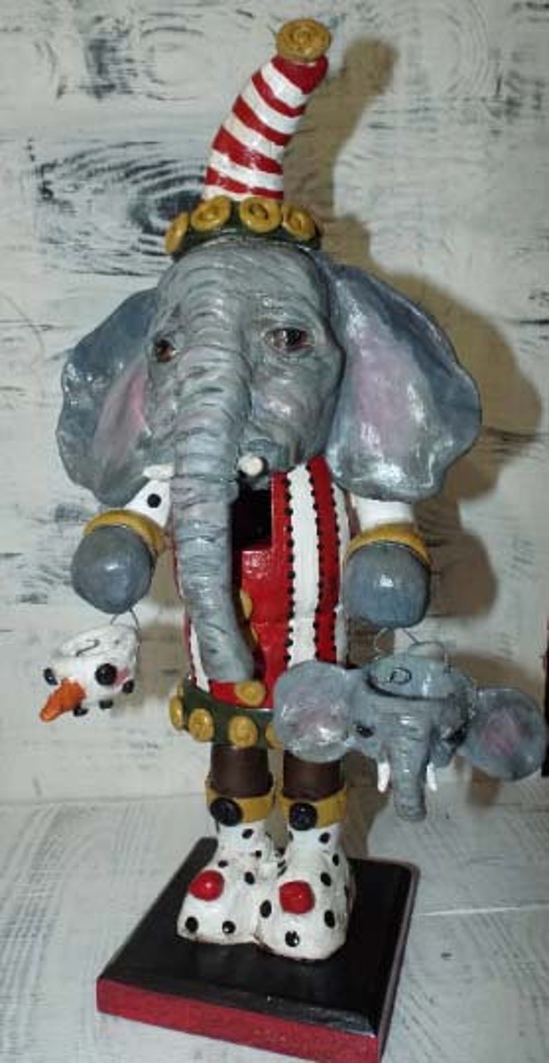 Folk Art Original One of a Kind Santa Elephant NutCracker Character Art immagine 3