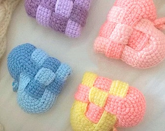 AMIGURUMI: Crochet Heart Keychain Pattern, Stuffed Heart Keychain, Easy Beginner Crochet, DIGITAL DOWNLOAD Only, Pdf Pattern