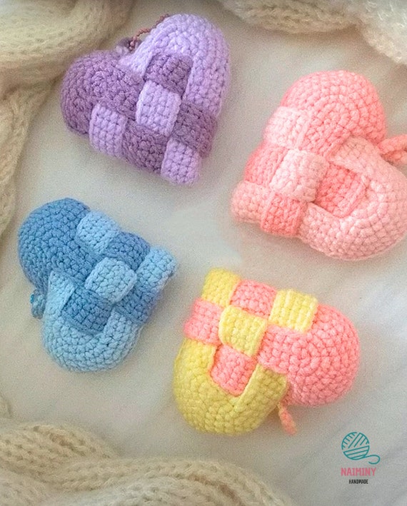 AMIGURUMI: Crochet Heart Keychain Pattern, Stuffed Heart Keychain, Easy Beginner Crochet, DIGITAL DOWNLOAD Only, Pdf Pattern