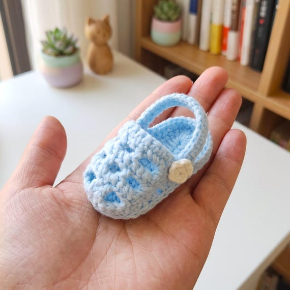 Mini Crocs Keychain Crochet PDF Pattern - Cute Sandal Bag Charm Tutorial - Easy Crochet Funny Keychain Amigurumi - Crochet Cute Accessory