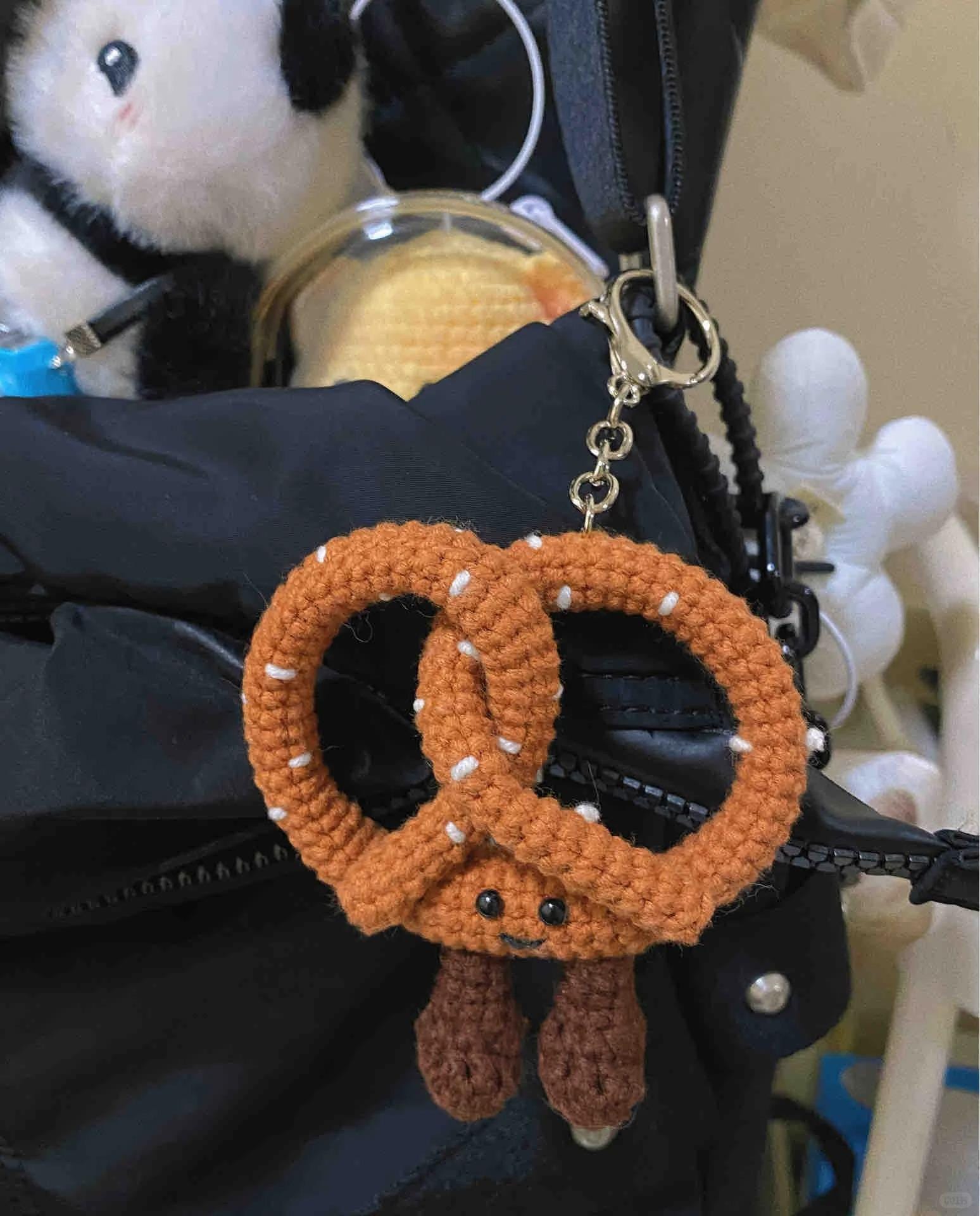 Cute Pretzel Crochet Pattern - Easy Crochet Play Food Keychain