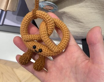 かわいいプレッツェルの編み図 - 簡単なかぎ針編みのおもちゃの食べ物