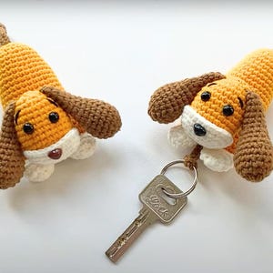 Modèle anglais de porte-clés chiot au crochet, PDF tutoriel amigurumi chien en anglais, animaux mignons au crochet, couvre-clés chien au crochet