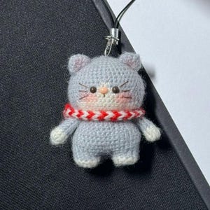 CAT KEYCHAIN Crochet Pattern, Fat Cat Crochet PDF Pattern, Loaf Cat Amigurumi Keychain Pattern, Cute Animal Keychain Crochet Pattern