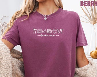 Bookworm Comfort Colors-shirt: Book Lover's Cosy T-shirt
