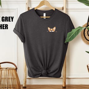 Camiseta Corgi, Camiseta Corgi Divertida, Camiseta para Amantes de los Corgis, Bolsillo Corgi, Camiseta para Mamá Corgi, Camiseta para Perro Salchicha, Papá Corgi con la frase "Tengo Amigos en los Bajos Fondos" imagen 9