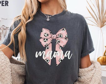 Camiseta Soccer Mama Comfort Colors®, camiseta de fútbol con lazo, camiseta de fútbol para mamá, camiseta para el día del partido, regalo para mamá futbolera, camiseta coqueta para mamá futbolera