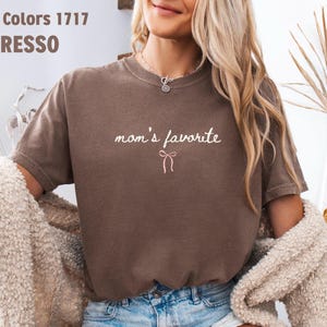 Mom&#39;s Favorite Comfort colors Shirt, Favorite Child Shirt, Gift for Daughter, Gift for Daughter, Funny Sibling Gift, Youngest Daughter Shirt