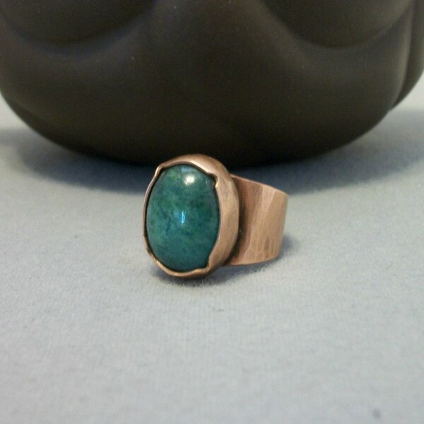 Copper metalwork ring with natural emerald cabochon, size 8 US - copper jewelry - gemstone ring - emerald ring