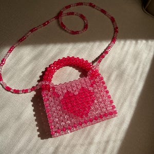 Rosa Perlentasche, Crossbody Perlentasche, herzförmige Tasche, Kristall rosa Perlentasche, Schulterperlentasche, Perlentasche für Kinder, Sommerperlentasche