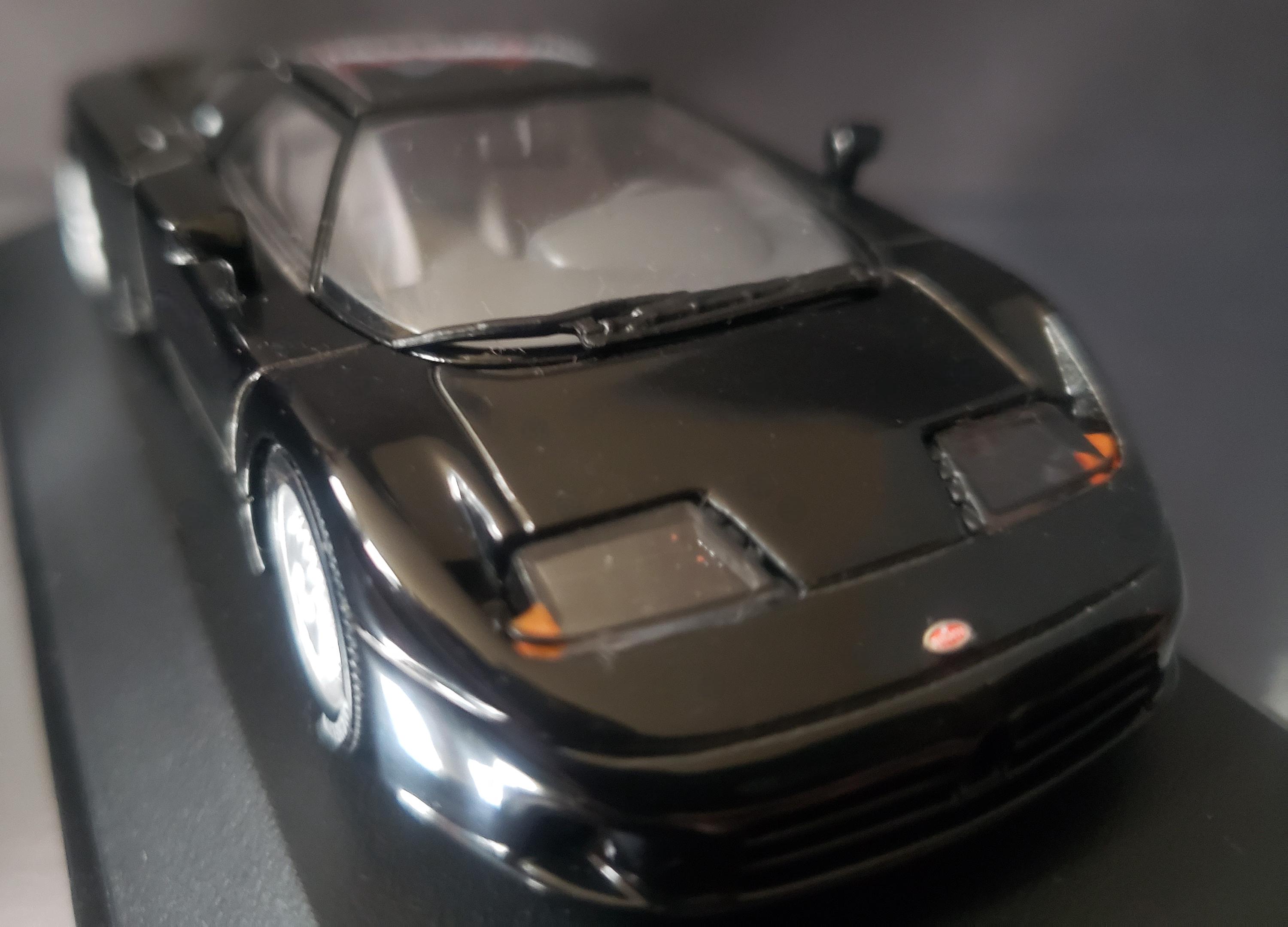 Miniature Minichamps 1/43 - Bugatti EB 110 Noire - Modèle Diecast - Occasion