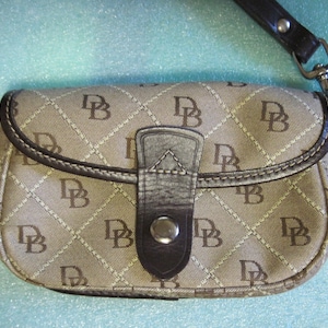 Bolso de mano vintage Dooney & Bourke, nuevo, marrón y tostado, en excelente estado.