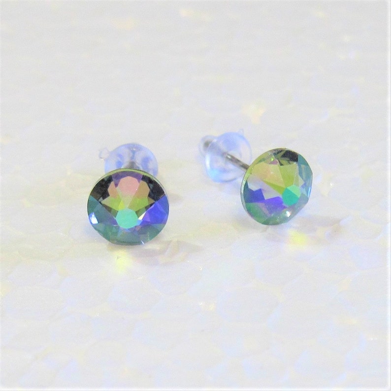 Paradise Shine Crystal Post Style Pendientes 7mm Hypo Alergénico Nickel Free Studs Pastels Swarovski imagen 4