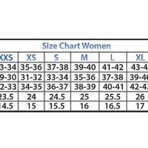 K&ouml;nnte beinhalten: Gr&ouml;&szlig;entabelle f&uuml;r Damenbekleidung mit Ma&szlig;en in Zoll f&uuml;r Brust, Taille, H&uuml;fte, &Auml;rmel und Schulter. Die Gr&ouml;&szlig;en reichen von XXS bis XXXL.