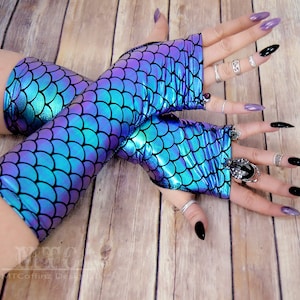 Mermaid scales Arm warmers fingerless gloves holographic color shifting  black blue purple Dragon scale thumb loop - MTCoffinz