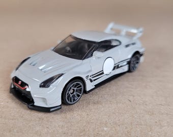 Nissan Skyline Liberty Walk - Hot Wheels - 1/64 Diecast