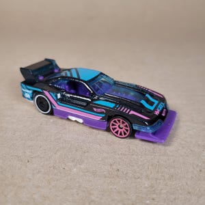GT Scorcher - HW Let's Race Netflix - Hot Wheels - 1/64 Diecast - Color Shifters - Loose No Card