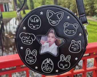 Stray Kids SKZOO Crossbody Bag, Bolso Bandolera Wolfchan, Bbokari, Leebit, Dwaekki, Jiniret, Quokka, Foxiny, Puppy, Shoulder Bag, Bag - Etsy Stray Kids SKZOO Crossbody Bag, Bolso Bandolera Wolfchan, Bbokari, Leebit, Dwaekki, Jiniret, Quokka, Foxiny, Puppy, Shoulder Bag, Bag - Etsy