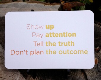 Kom opdagen, let op, vertel de waarheid, plan de uitkomst niet. Letterpress Quote Card door Full Circle Press