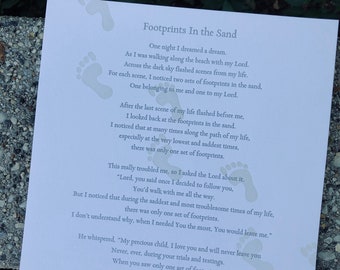 Ongeframede voetafdrukken in het zand