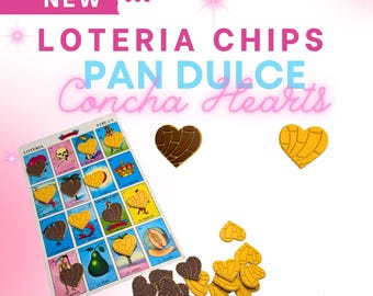 Puede incluir: Un tablero de juego de Lotería con varias ilustraciones y fichas de pan dulce concha en forma de corazón en marrón y amarillo. El texto en el tablero dice NEW LOTERIA CHIPS PAN DULCE Concha Hearts. Fichas adicionales en forma de corazón dispersas.
