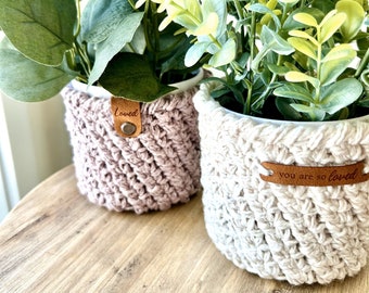 Crochet Plant Cozy Mother's Day Gift Loved Teacher Appreciation Desk Decor Candle Cozy Friend Gift Flower Vase Cozy Valentine Gift