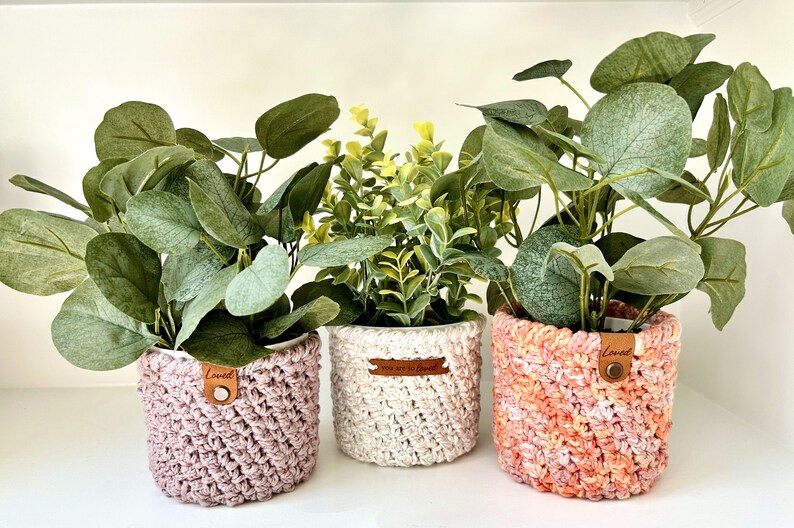 Crochet Plant Cozy Mother's Day Handmade Gift Loved Teacher Appreciation Desk Decor Candle Cozy Friend Gift Flower Vase Cozy Best Mom Gift