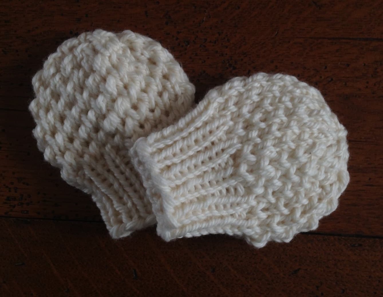 crochet baby hat and scratch mittens