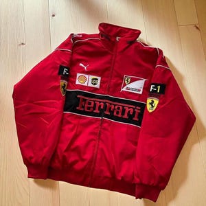 FERRARI 刺繍ロゴ入りデザイン ジャケット新品未使用品　XLサイズ 神レア】 Ferrari 本革 レーシングジャケット 刺繍 フェラーリ