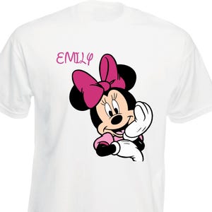 パーソナライズされたミニーマウスTシャツ、ディズニー旅行レディースTシャツ、ミニーマウスTシャツ、ディズニー旅行Tシャツ、フレンズマッチングTシャツ