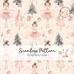 Op de afbeelding: Een naadloos patroon met aquarel illustraties van ballerina's in roze tutu's, kerstbomen en ingepakte cadeaus op een licht perzikkleurige achtergrond. De tekst "Seamless Pattern" wordt over de afbeelding weergegeven, met de naam van de ontwerper eronder.