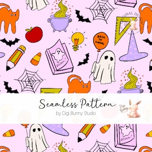 Puede incluir: Patrón sin costuras con ilustraciones temáticas de Halloween y regreso a clases. Incluye gatos naranjas, fantasmas, sombreros de bruja, calderos, lápices y caramelos de maíz sobre un fondo rosa. Se muestra el texto "Seamless Pattern".