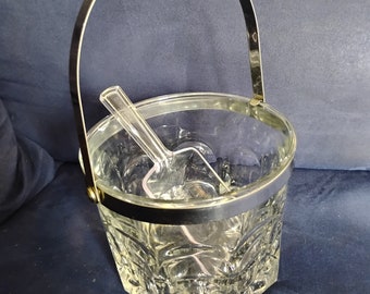 Vintage ice bucket w/chrome handle and plastic scoop