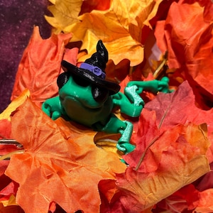 Halloween Frog Figurine: Articulated 3D Printed Witch & Count