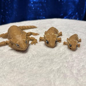 Articulated Bearded Dragon Figurine: 3D Printed Desk Pet Decor