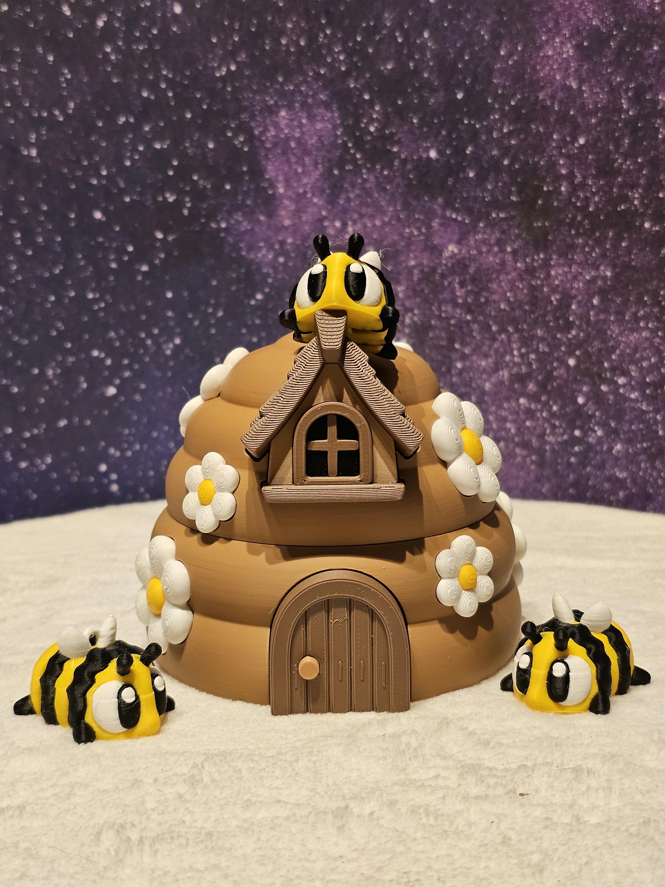 3D Printed Beehive Playset – Articulated Bees, Educational Toy - Etsy