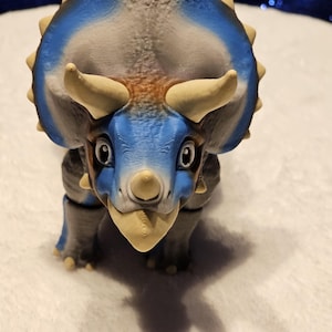 Triceratops Figurine: Articulated 3D Printed Dinosaur Desk Pet