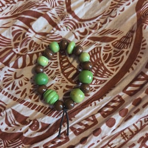 Orisha Ifa Elekes para un bebé. Omo ifa iniciación recién nacido eleke de muñeca. Madera pintada. Ifa Orunmila Odu Ifa algo de pintura descascarada normal. Proteger