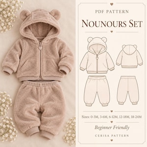 Puede incluir: Un conjunto de forro polar beige compuesto por una chaqueta con capucha y orejas de oso y pantalones a juego. La chaqueta tiene un tirador de cremallera en forma de corazón. Junto a la ropa hay un patrón PDF llamado Nounours Set.