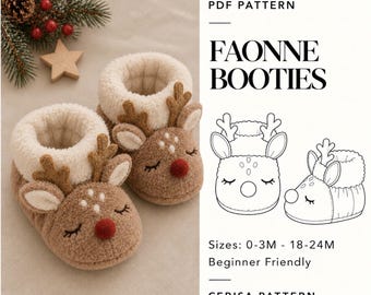 Op de afbeelding: Een PDF-patroon voor Faonne-slofjes met een paar bruine pluche babyslofjes met witte fleece boorden, rendiergeweien, oren en een rode neus. Inclusief lijntekeningen, maten 0-3M tot 18-24M en de tekst Cerisa Pattern.