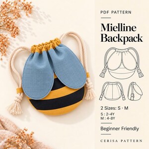 Peut inclure: Un sac à dos à cordon avec un corps rayé jaune et noir, des rabats en forme d'ailes bleues et des cordes couleur crème. Le texte indique PDF PATTERN Mielline Backpack, 2 Sizes: S M, S: 2-4Y, M: 4-8Y, Beginner Friendly, CERISA PATTERN.