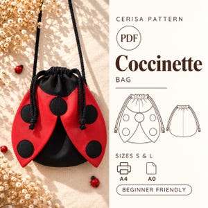 Peut inclure: Un sac à cordon rouge et noir en forme de coccinelle avec des cordes noires. Le texte indique CERISA PATTERN, PDF, Coccinette BAG, SIZES S & L, A4, A0, et BEGINNER FRIENDLY, accompagné d'un dessin au trait du modèle de sac.