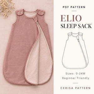 K&ouml;nnte beinhalten: Ein &auml;rmelloser Schlafsack in Altrosa mit diagonalem Rei&szlig;verschluss und Schulterdruckkn&ouml;pfen. Der Text lautet PDF PATTERN ELIO SLEEP SACK, Sizes: 0-24M, Beginner Friendly, CERISA PATTERN, erg&auml;nzt durch eine schwarz-wei&szlig;e Strichzeichnung.