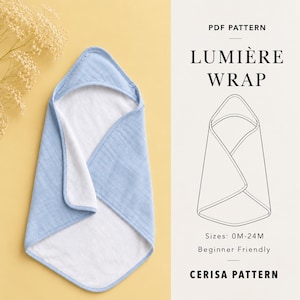 Peut inclure: Une couverture à capuche bleu clair avec une doublure intérieure blanche. Le texte indique PDF PATTERN LUMIÈRE WRAP, Sizes: 0M-24M, Beginner Friendly, CERISA PATTERN. Un dessin au trait de la couverture est affiché à côté de l'article textile.